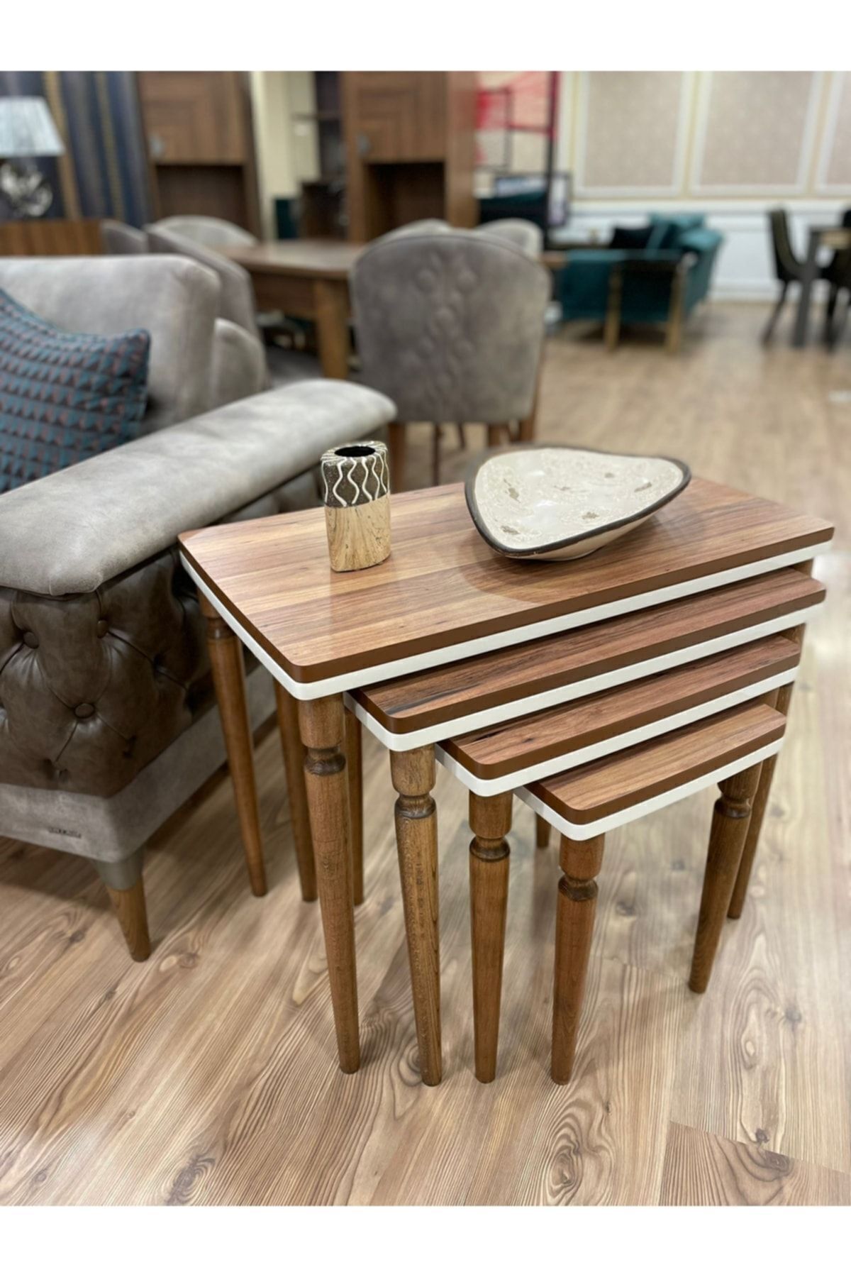 Table d'appoint luxueuse en noyer set de 4