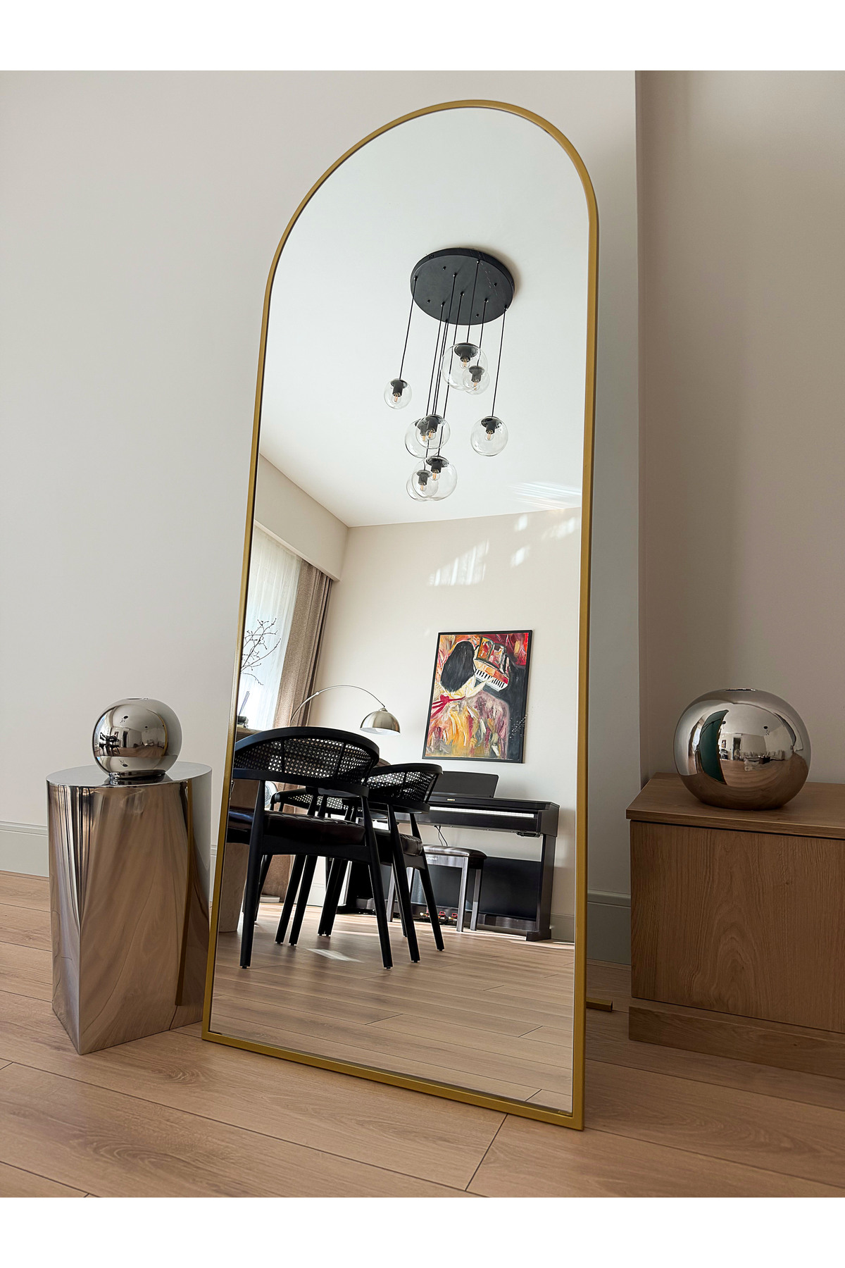 Miroir en pied ovale  cm avec cadre en métal doré et pieds démontables