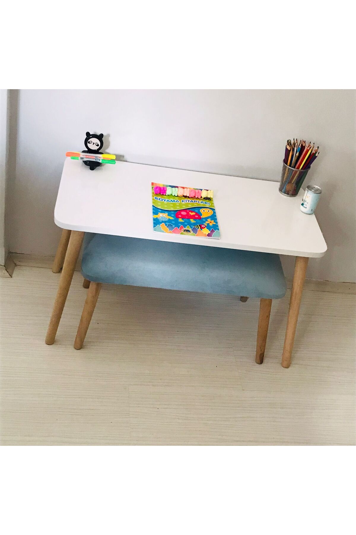 Bureau pour enfants Lilyum 1 pouf Table d'activité Ensemble de table d'activités