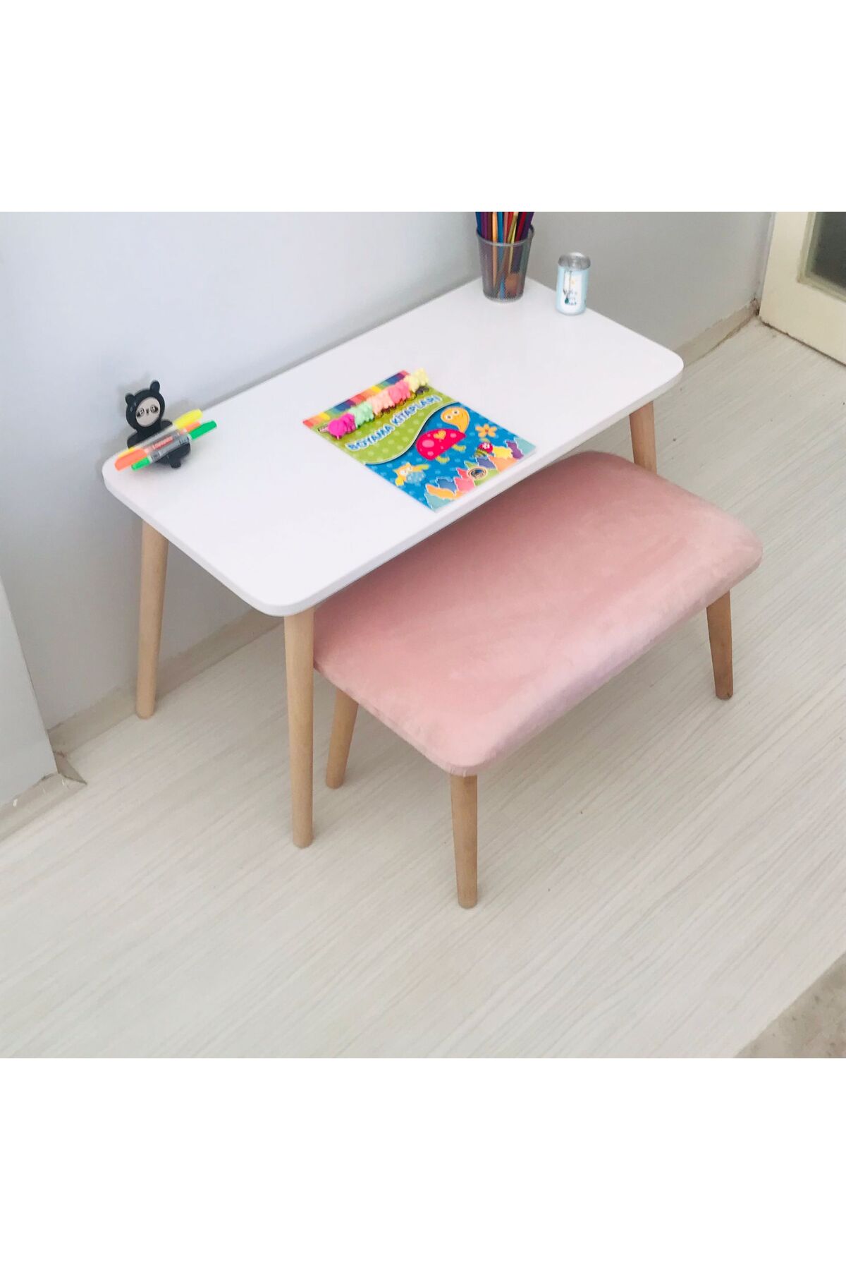 Bureau pour enfants Lilyum 1 pouf Table d'activité Ensemble de table d'activité