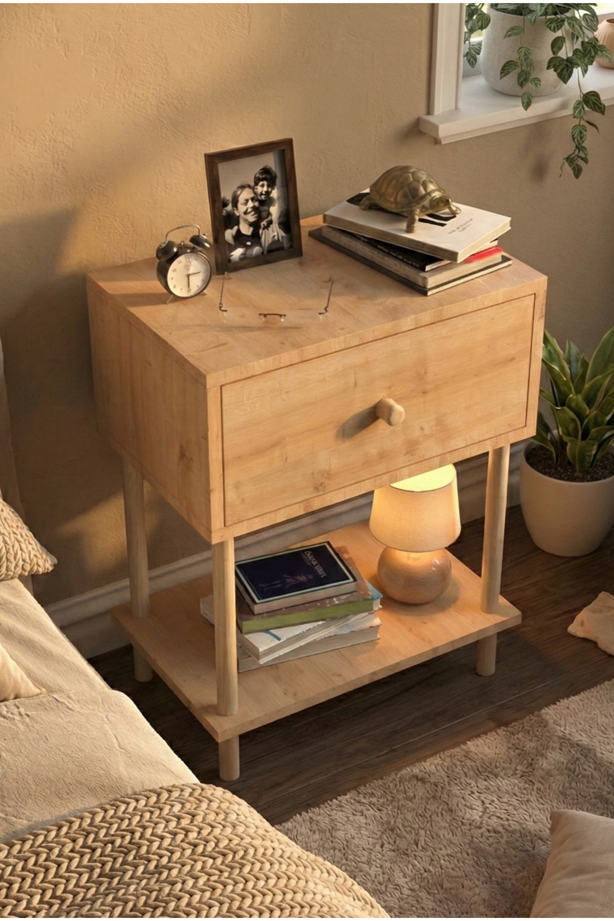 Table de chevet moderne avec étagère et couvercle batant, organisateur de chambre à coucher avec pieds en bois - Chêne Saphir